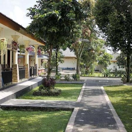 Hotel Indra Djaya Cisarua Kültér fotó