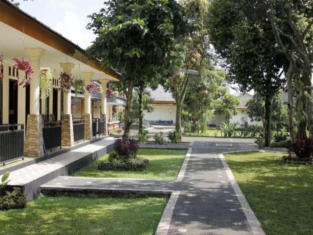 Hotel Indra Djaya Cisarua Kültér fotó